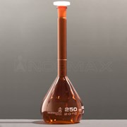 Matraz aforado vidrio ámbar, grad. blanca, tapón plást. 14/23 cl-A 250 ml